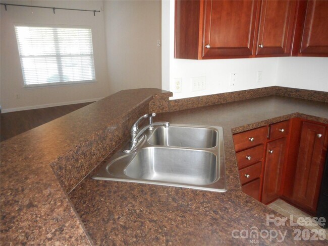 Building Photo - 2331 Crosscut Dr