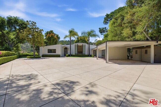Building Photo - 999 Casiano Rd
