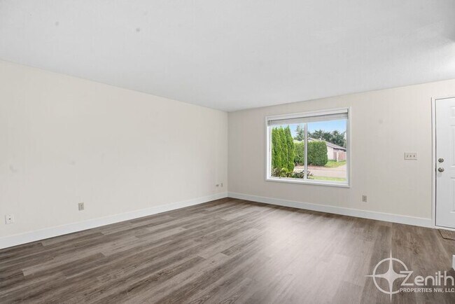 Building Photo - 16113 NE 4th Way