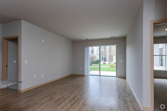 2BR, 2BA - 1,060SF - University Row