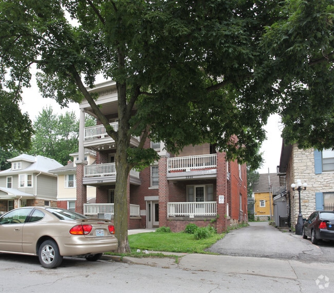 Building Photo - 3904-3906 Wyoming St