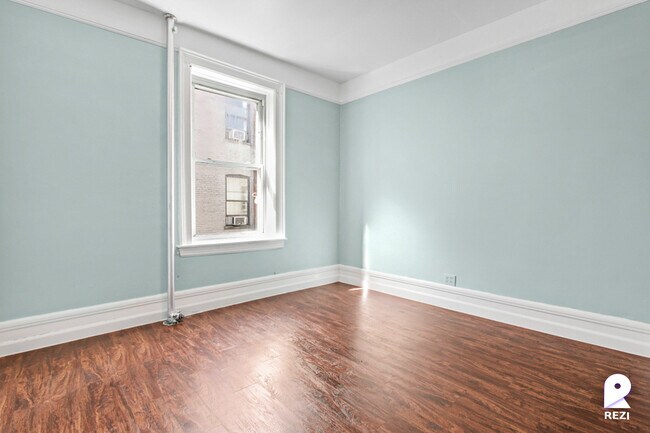 Building Photo - 2409 Grand Ave