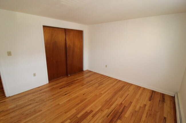 Building Photo - 24 Deerfield Ct