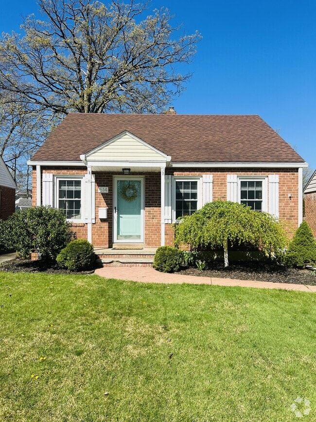 Building Photo - 514 Huntmere Dr
