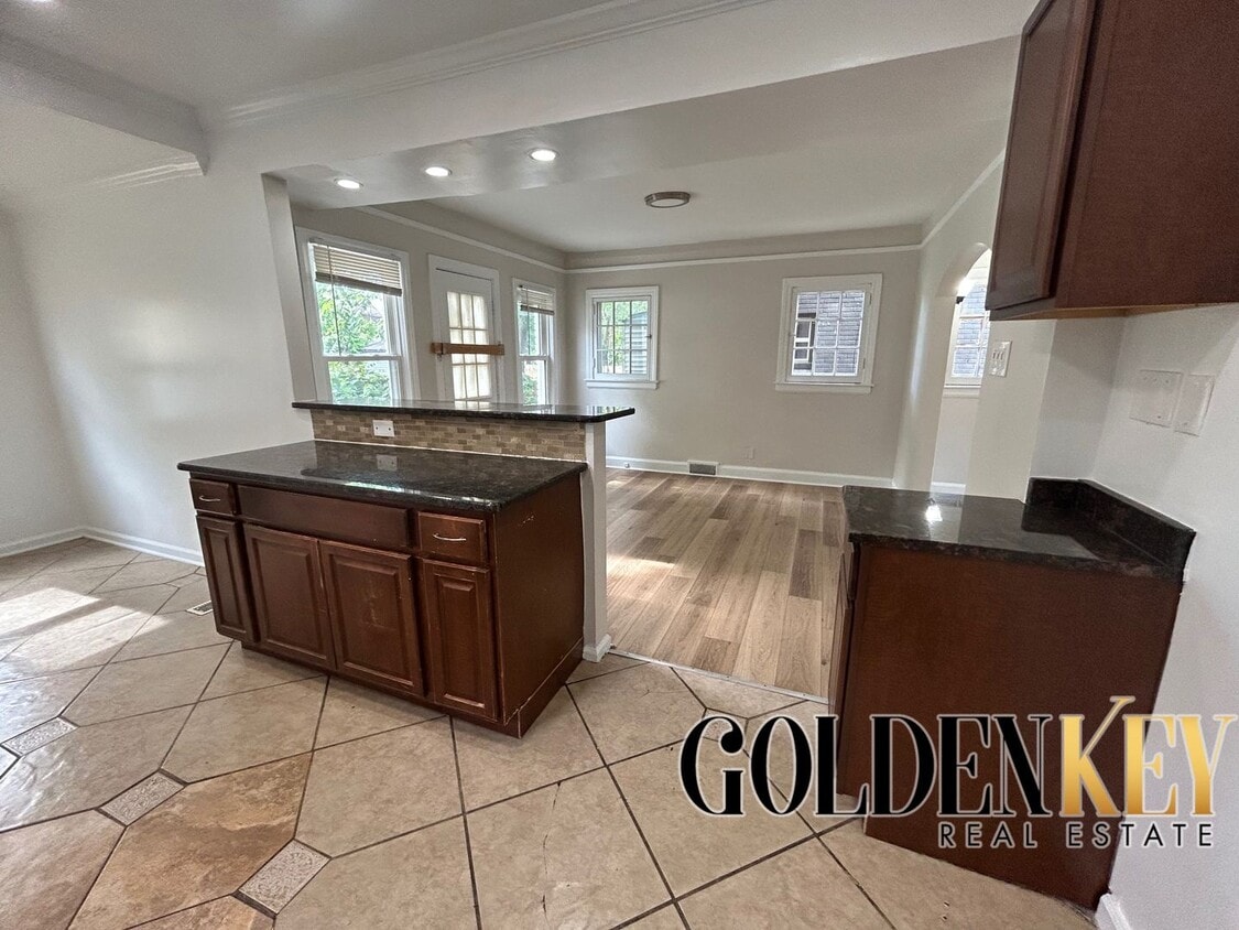 LARGE WESTSIDE FULLY REHABBED HOME - 3 be... - LARGE WESTSIDE FULLY REHABBED HOME -  3 be...