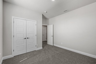 Building Photo - 1400 Razorbill Rd