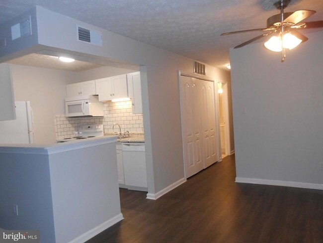 Building Photo - 44706 Beechwood Ct