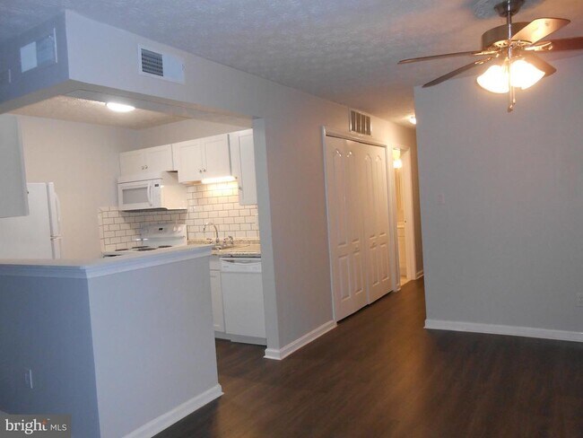 Foto del edificio - 44706 Beechwood Ct