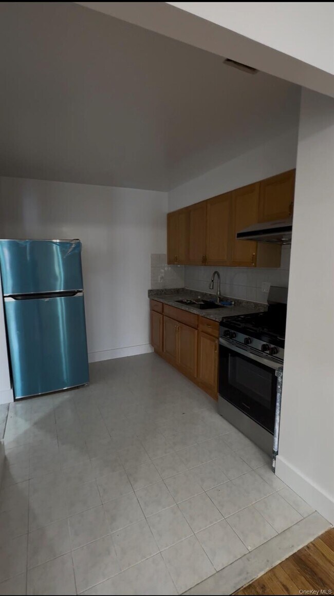Foto del edificio - 94-28-94-53 53rd Ave