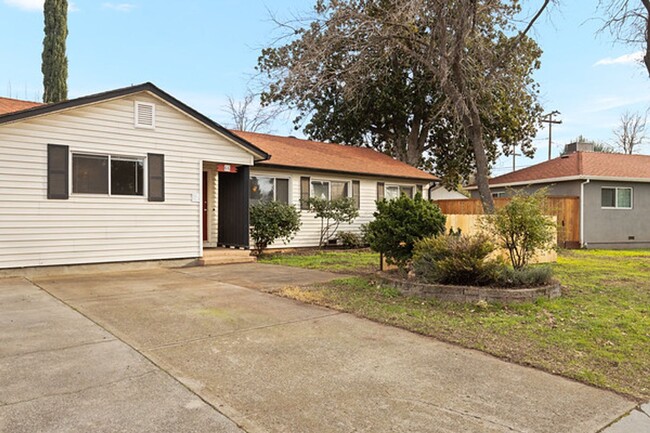 Building Photo - Remodeled  3 Bedroom, 2 Bath Home!