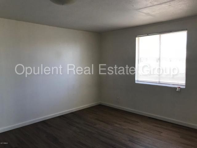 Building Photo - 4329 N Longview Ave