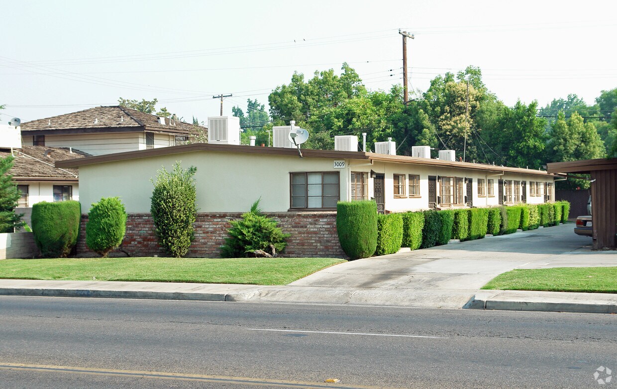 Foto principal - 3009-3031 E Clinton Ave