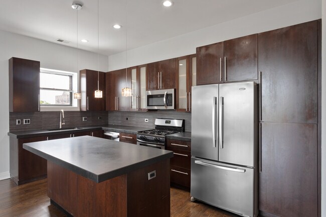 Foto del edificio - 1412 W Morse Ave