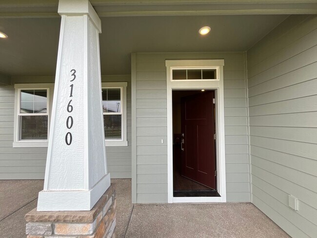 Building Photo - 3Bd/2.5Ba 2 Level Storybook Home in North ...