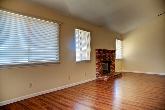 Building Photo - 1218 E Beringer Dr