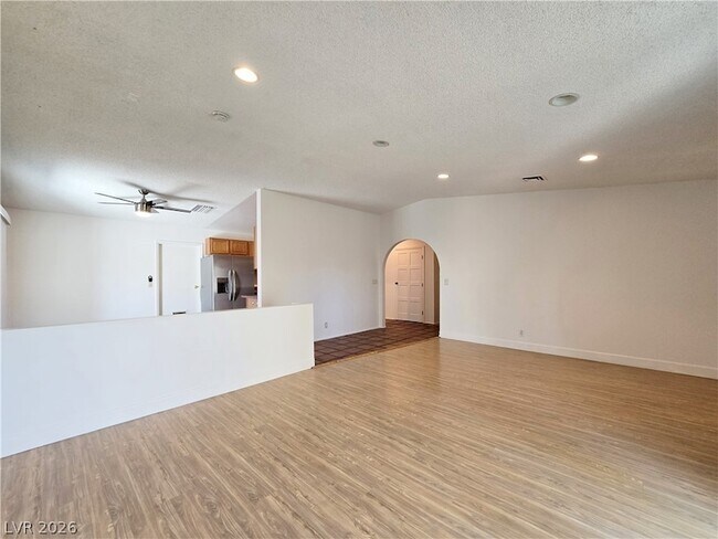 Foto del edificio - 6346 Bullion Blvd