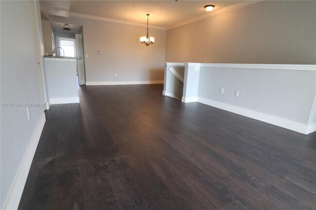 Foto del edificio - 5800 W Sample Rd