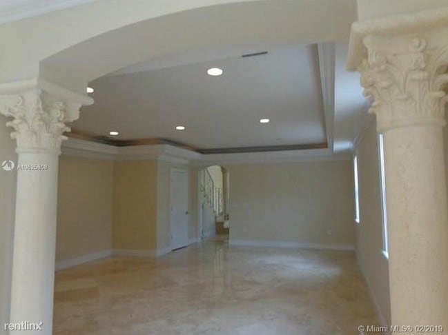 Building Photo - 3 br, 2 bath  - 3065 New York St # 3065B