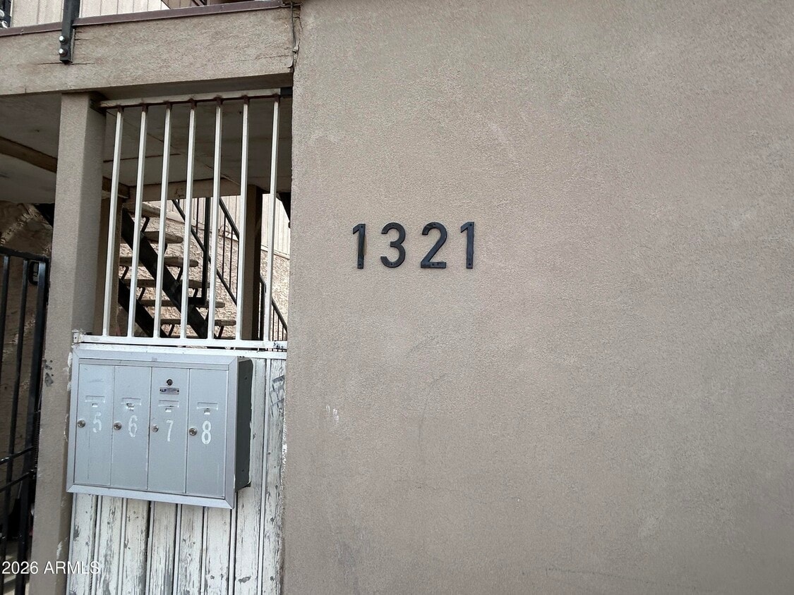 Foto del edificio - 1321 W Vogel Ave