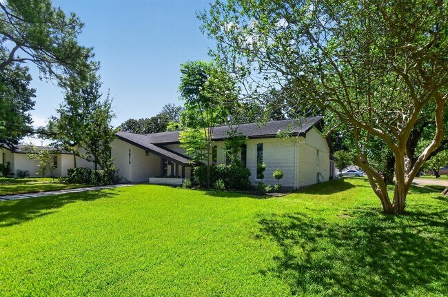 Building Photo - 5675 Sylmar Rd
