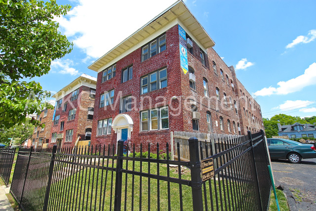 Building Photo - 3205 Broadway Blvd