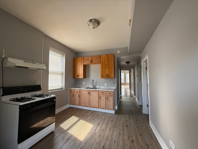 Building Photo - 3916 W Van Buren St