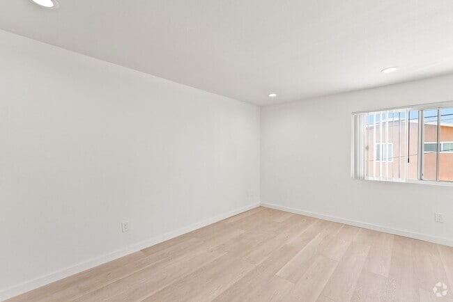Building Photo - 994 Valencia St