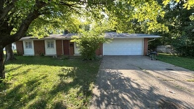 Building Photo - 3962 N Mitthoefer Rd