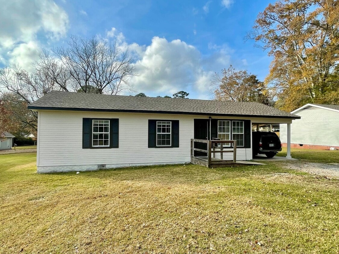 Primary Photo - 3 Bed/1.5 Bath Available in Downtown Brandon!