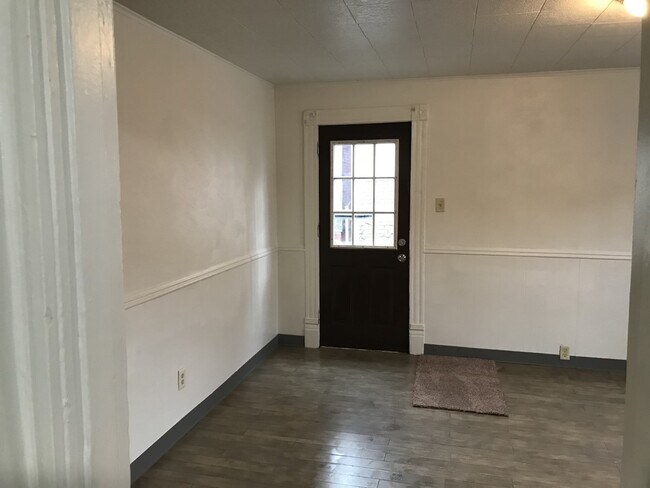 Foto del edificio - 140 Watkins Ave