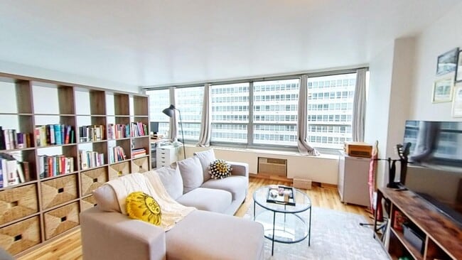 Building Photo - 3550 N Lake Shore Dr