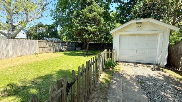 Foto del edificio - NEAR EASTSIDE 2BR BUNGALOW RECENTLY UPDATED!