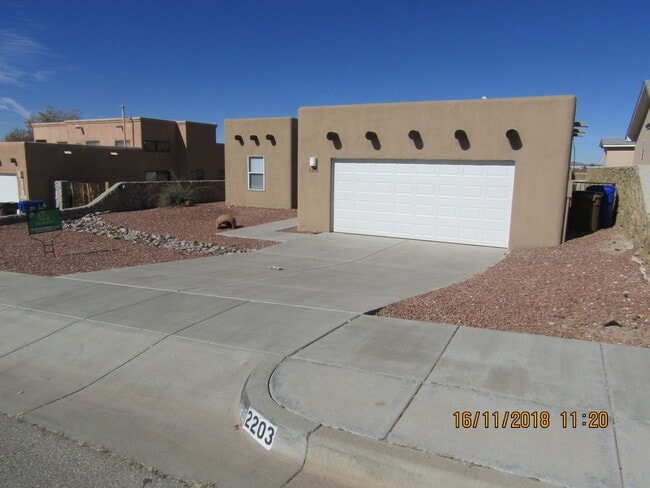 Building Photo - BEAUTIFUL HOME, LOCATED OFF OF ROADRUNNER!!