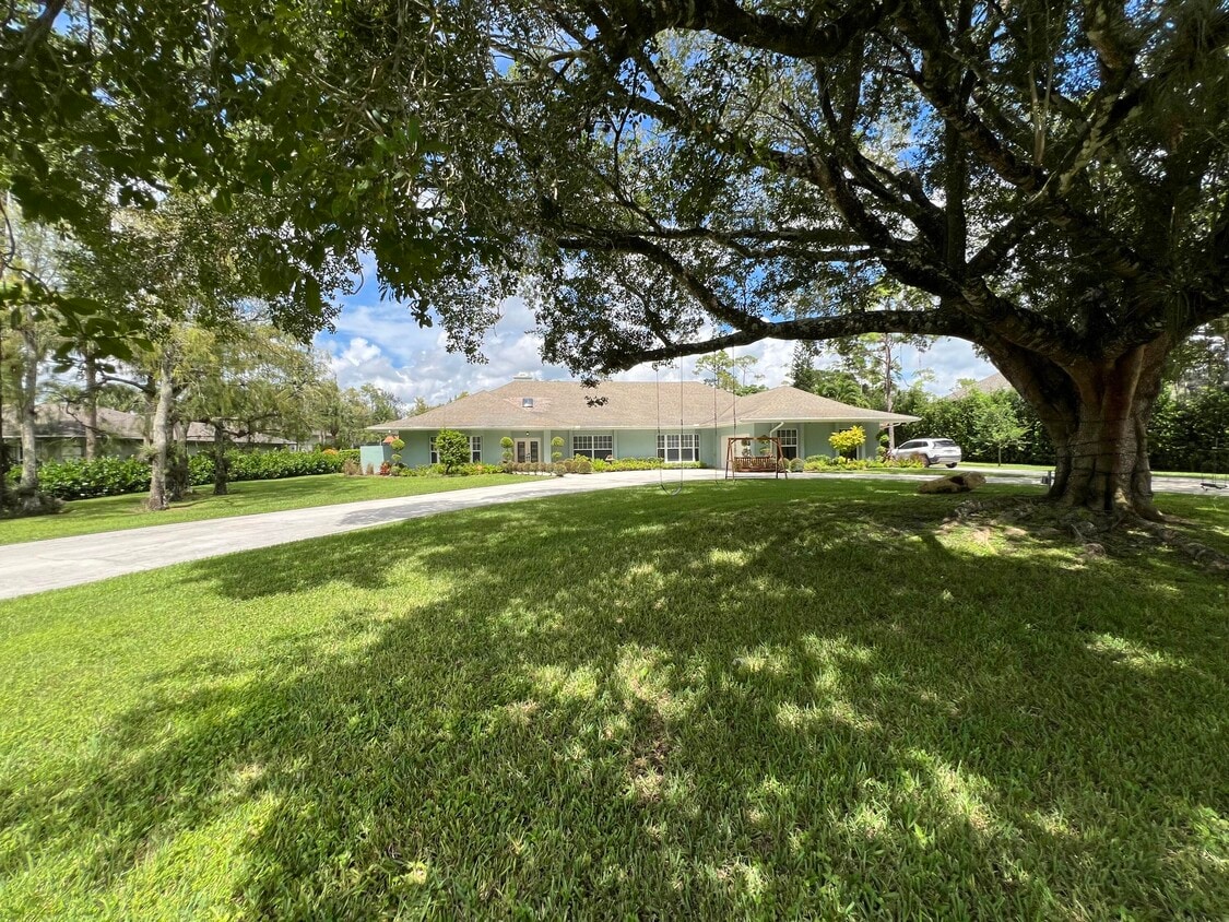 Foto principal - 13172 Doubletree Cir