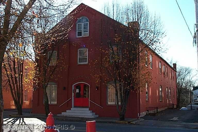 Primary Photo - 409 W Race St