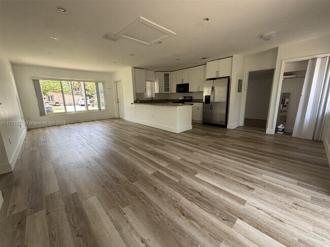 Foto del edificio - 2449 SW 7th St