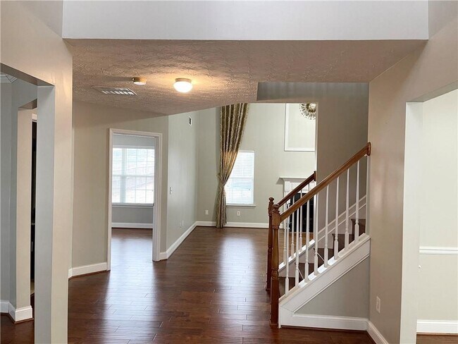 Building Photo - 3823 Roxberry Hill Ln NE