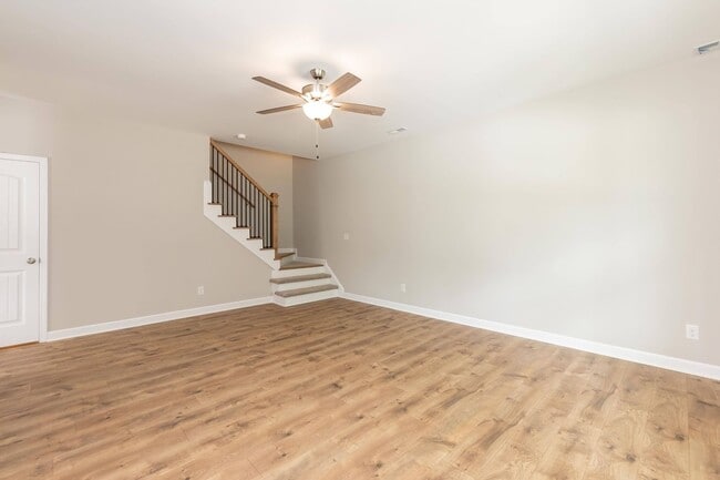 Building Photo - 208 S Leslie St