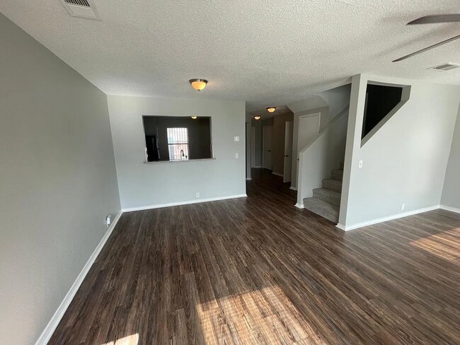 Building Photo - 3 BR/2.5BA | Newly Renovated Single Family Home | Fenced Backyard | In Dallas!