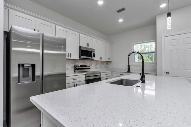 Building Photo - 7911 N Pocono Dr