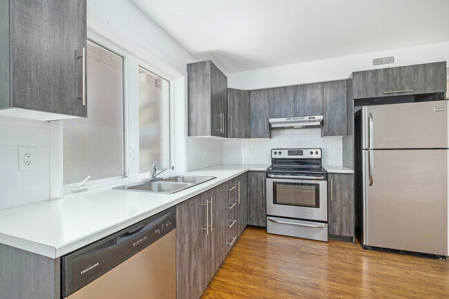 Building Photo - 368 Tillbury Ave