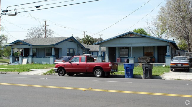 Building Photo - 706 N Mountain View Av