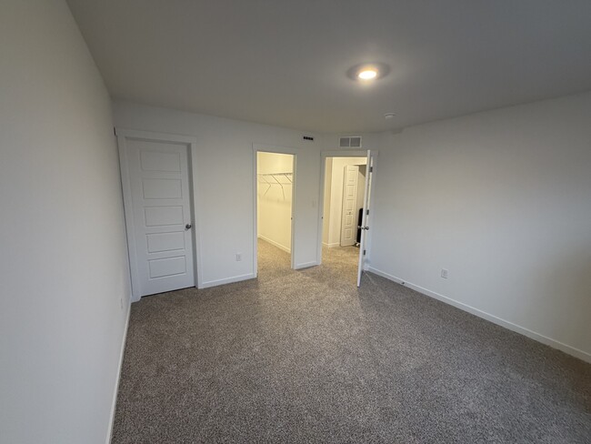 Building Photo - 6540 Linden Trl