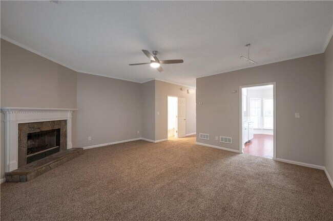 Foto del edificio - 2195 Fairways Ct