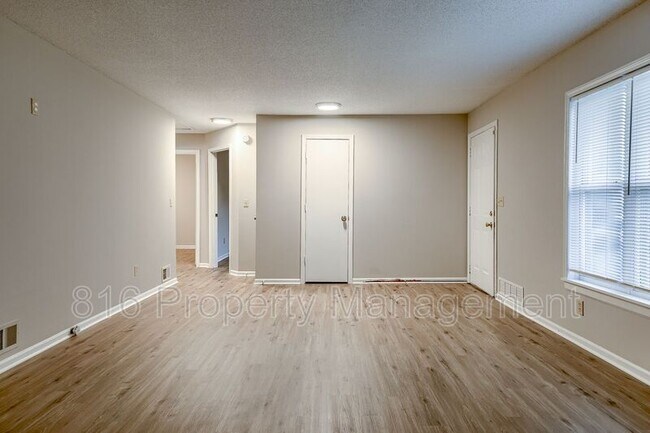 Foto del edificio - 8312 E 57th St