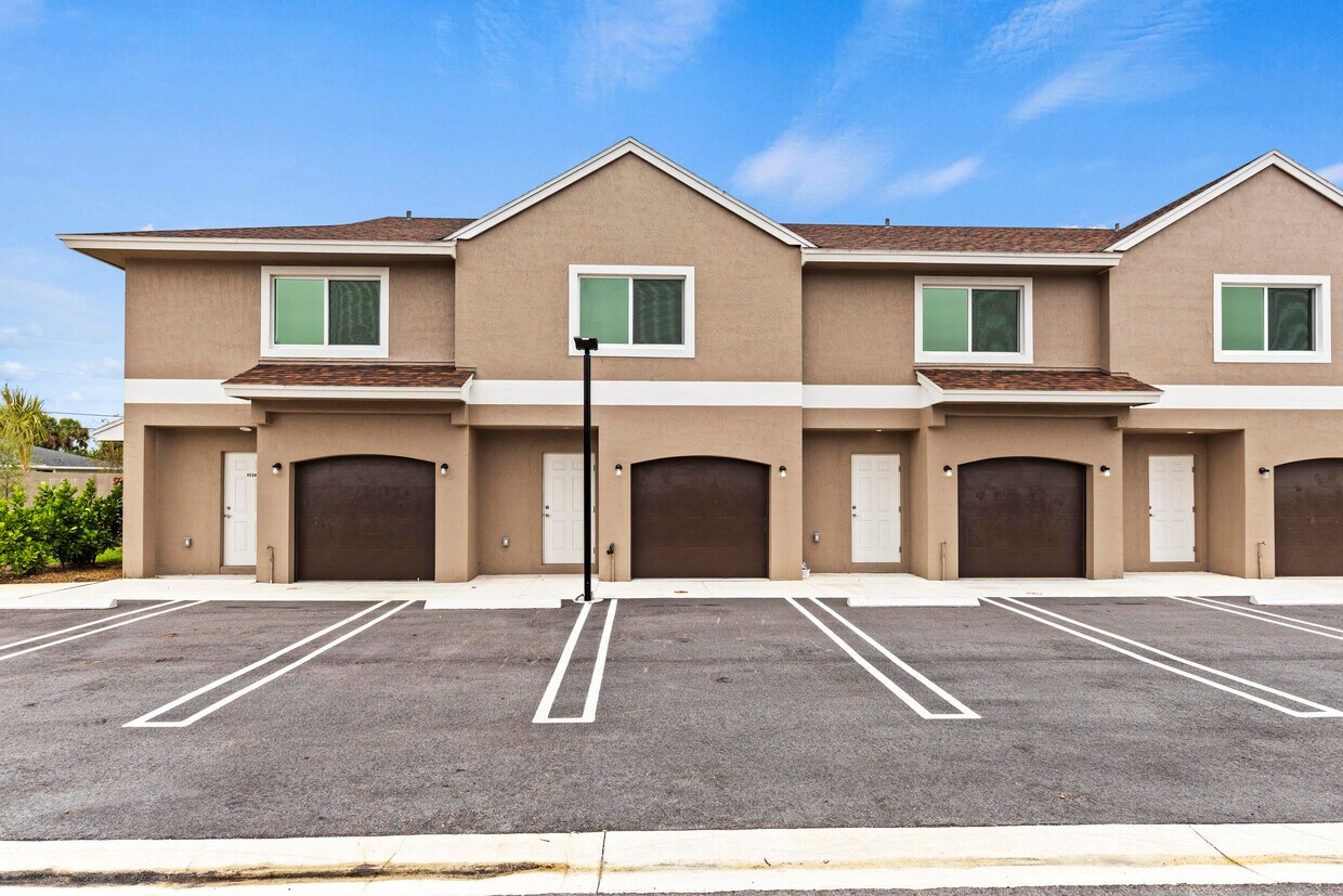 Primary Photo - 4498 SW Port St Lucie Blvd