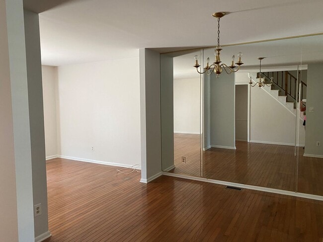 Building Photo - Charming 3Bed/2.5Bath in Mays Chapel Neigh...