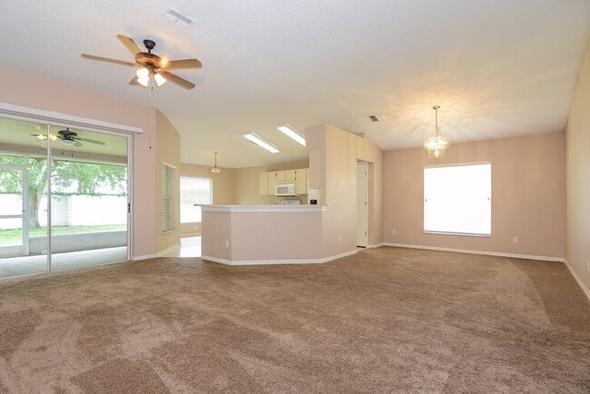 Foto del edificio - 1711 Scotch Pine Dr