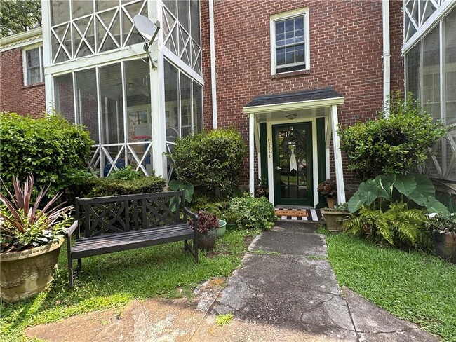 Building Photo - 60 Delmont Dr NE