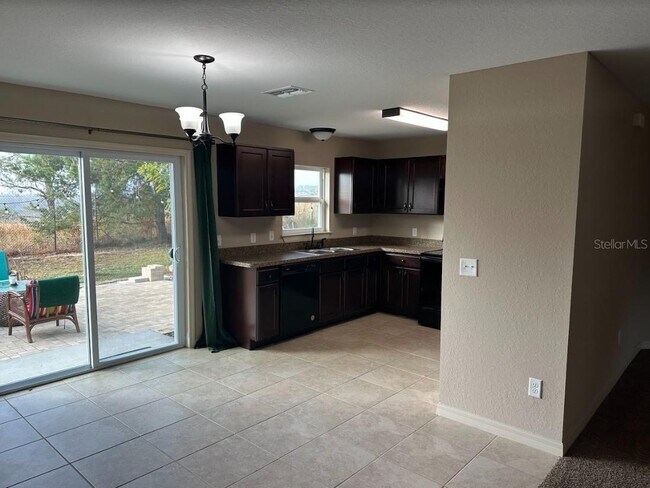 Foto del edificio - Lovely affordably Priced 3 Bd/2 bath home ...